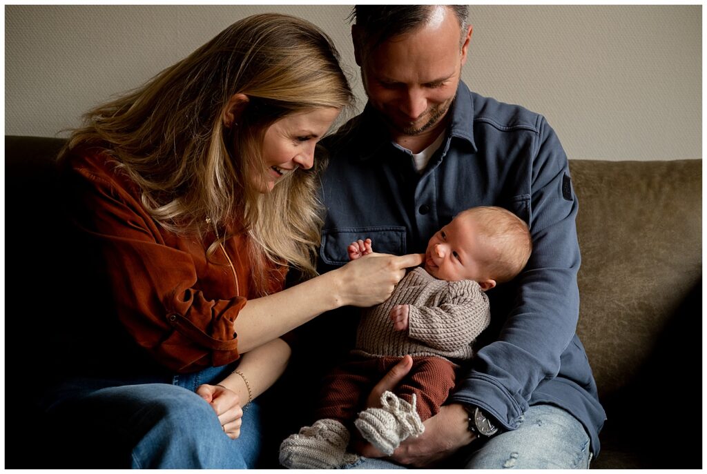 De newborn shoot in Groningen. Babyfotografie. Familie reportage